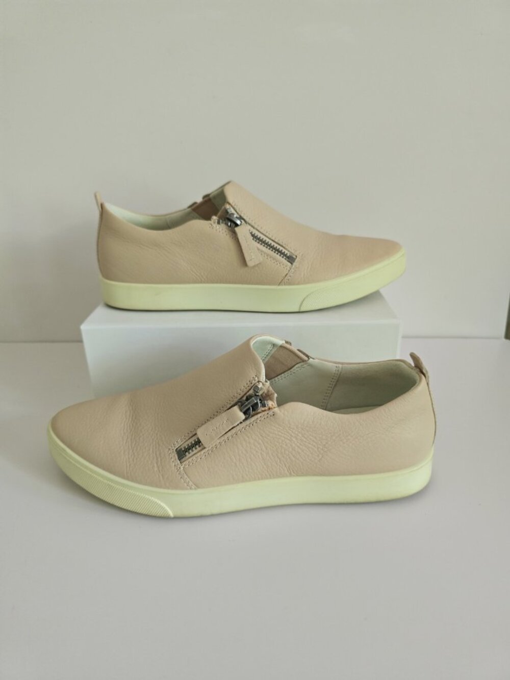 ECCO Gillian Side Zip Sneaker Loafer Slip On 8 39 Shoes Blush Pink Leather
